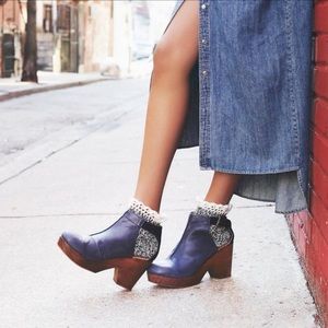 Free People Amber Orchard Clogs - Blue 🐋 9